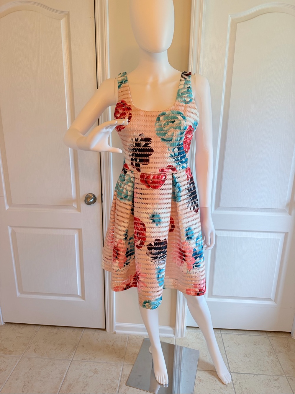 Guess Scoop-Neck Floral Print Fit & Flare Lattice Mesh Overlay Mini Dress Size 6